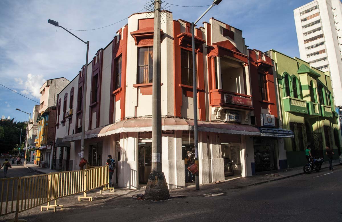 A las maricas nos quieren sacar de acá
